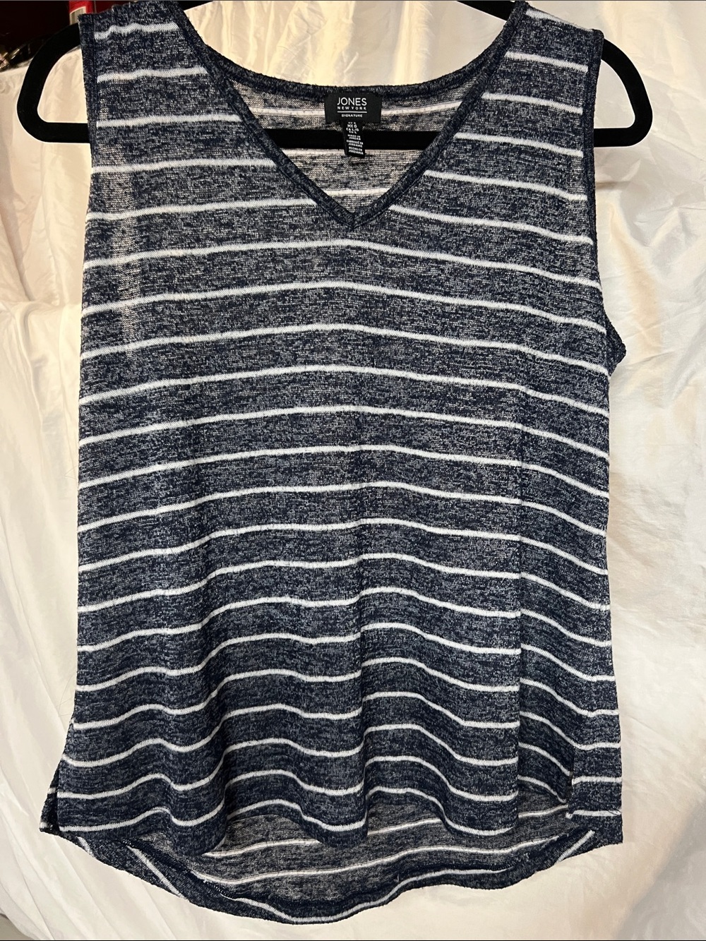 Jones New York Navy & White Striped V-Neck Sleeveless Top